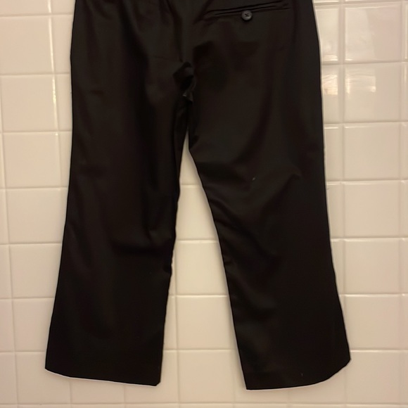 NWT Guess Jeans capri size 26, color black. 2 front pockets and 1 back pocket - Picture 7 of 17
